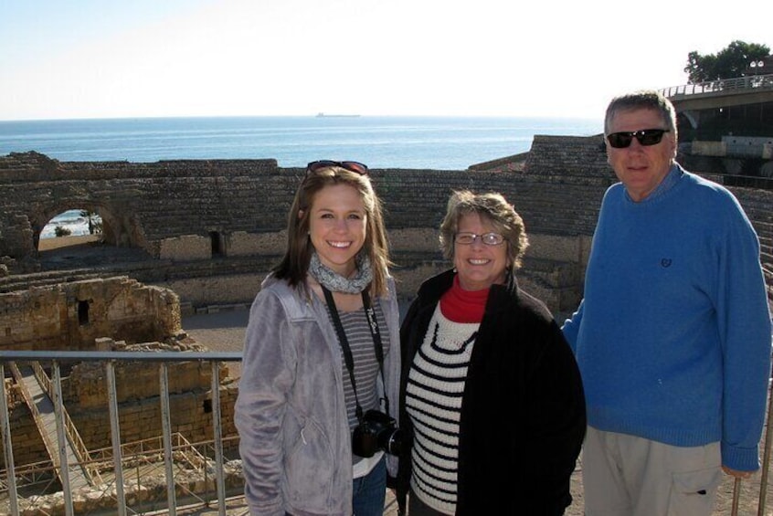 Private Tarragona Tour with 2 Guides and Tarragona Cruise Pickup