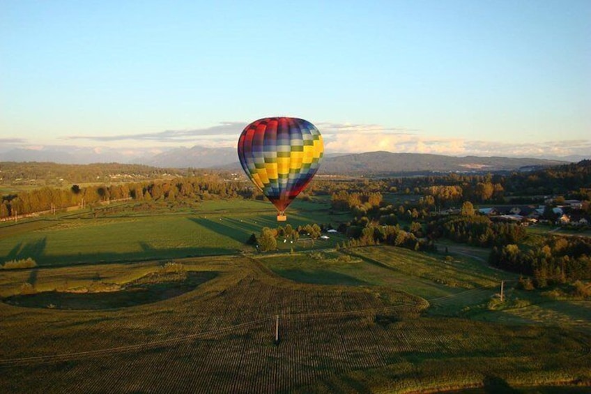 Crisp Sunrise balloon flight with views of Cascades