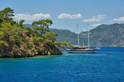 Excursion d'une journée en bateau avec déjeuner