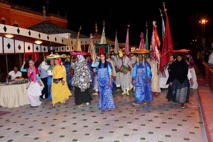 Cena en Chez Ali y espectáculo de jinetes desde Marrakech