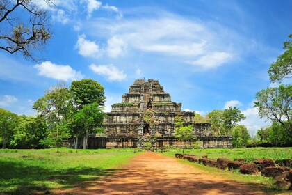 Camboya: paso al templo de Koh Ker