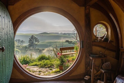 Hobbiton Small Group Scenic Day Tour from Auckland