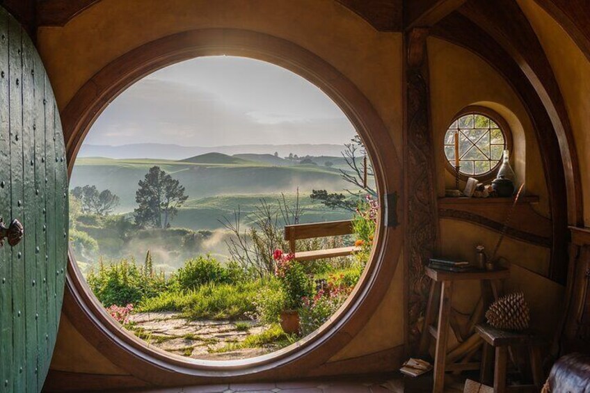 Hobbiton Small Group Scenic Day Tour from Auckland 