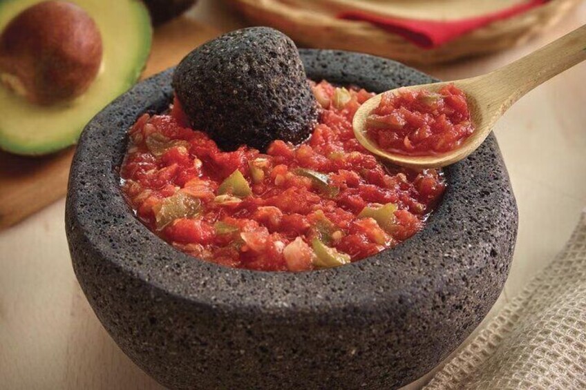 Make sauce in a Molcajete