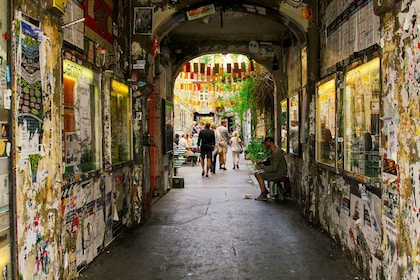 Berlin: Alternative Berlin Walking Tour