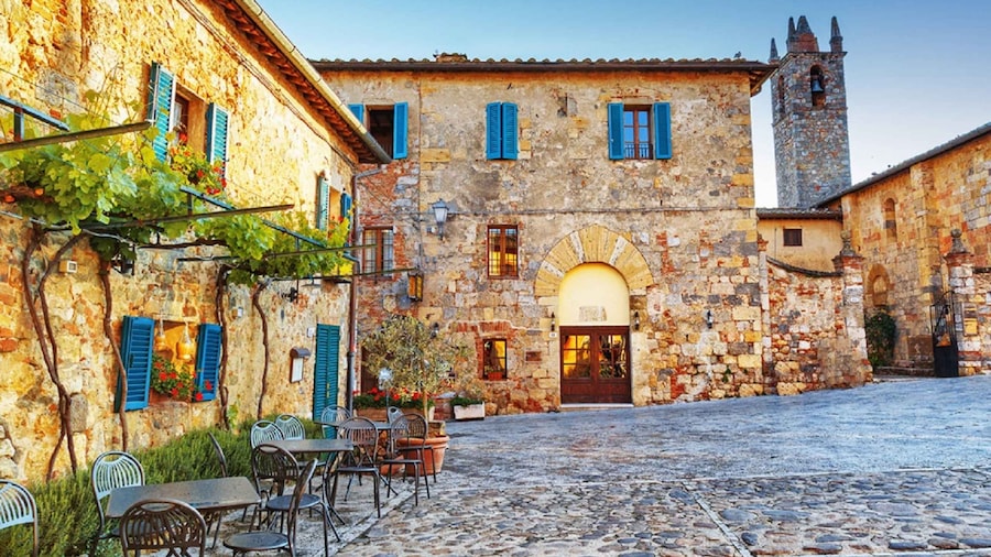 From Siena: Chianti and Castles Tour with Wine Tastings