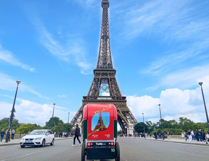 Private Tour of Paris in Rickshaw with Hotel Pick Up Included