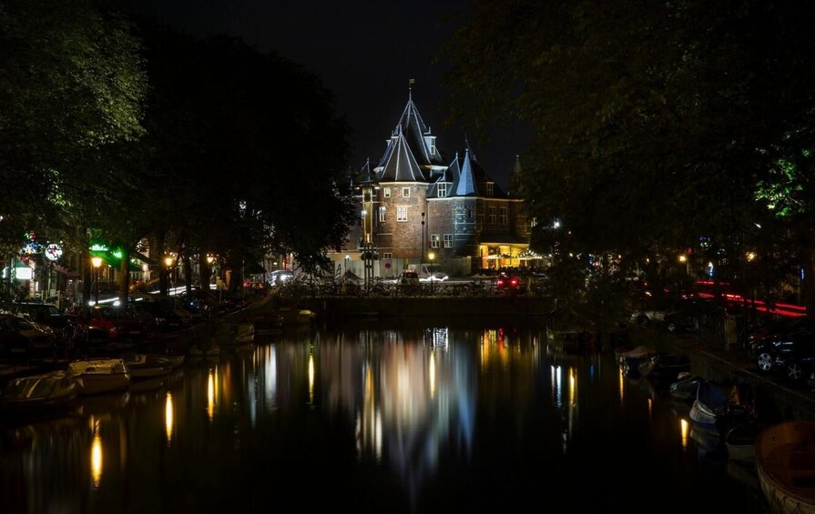 Amsterdam: Haunted History and Ghost Walking Tour