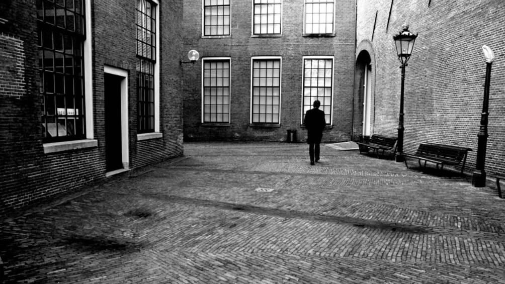 Picture 3 for Activity Amsterdam: Haunted History and Ghost Walking Tour