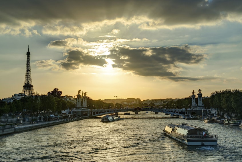 Paris Catacombs Skip the line audio-guided tour and cruise ticket