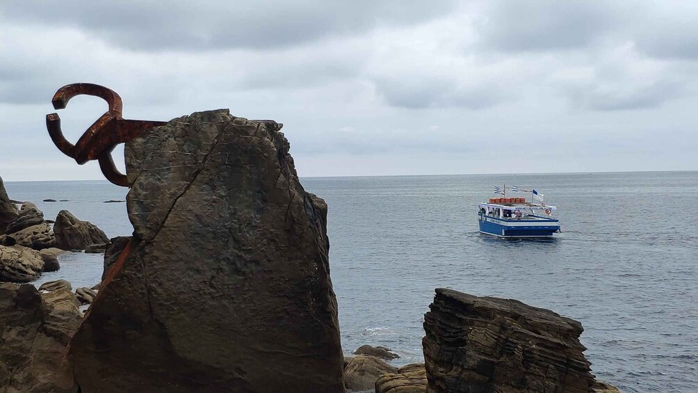 Picture 8 for Activity San Sebastian: Boat Tour with Stop at Santa Clara