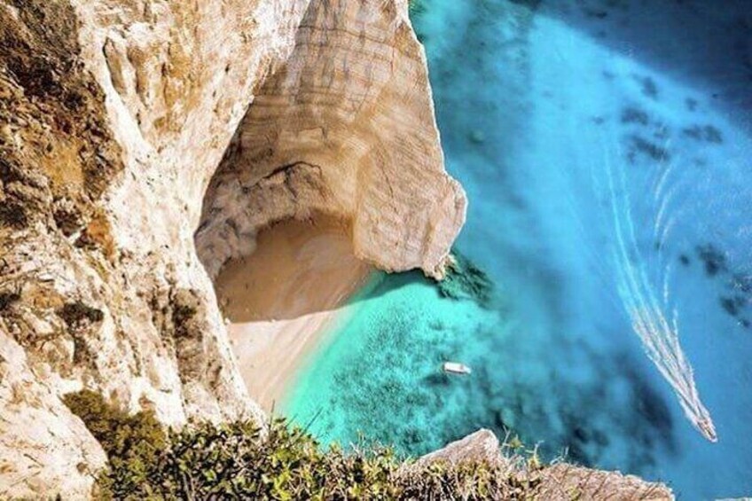 Private Shore Excursion in Zakynthos Blue Caves & Navagio Bay 