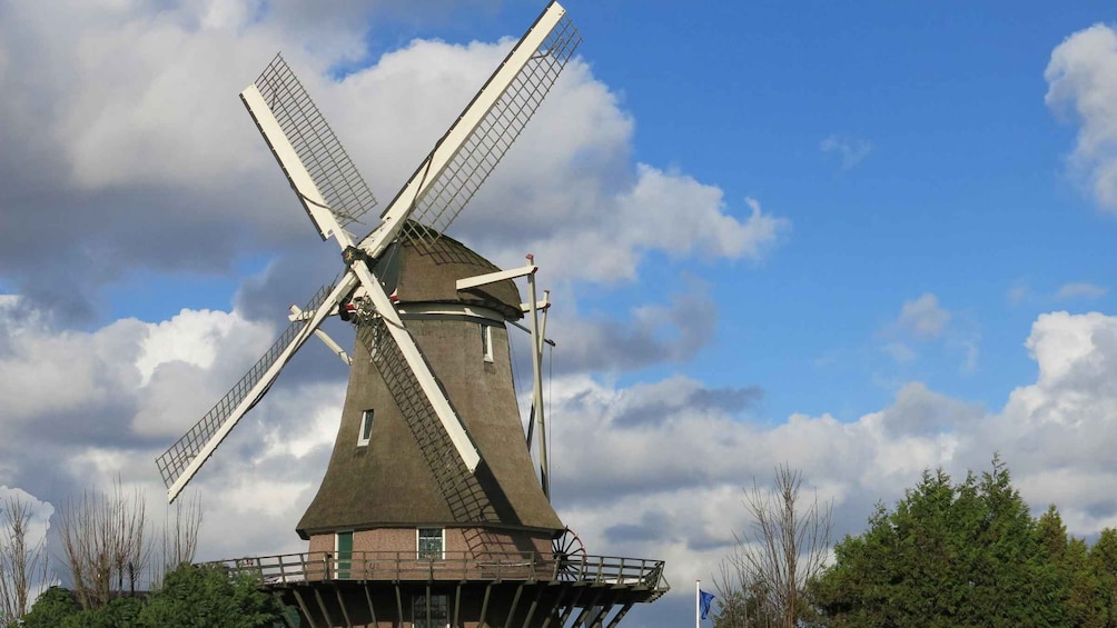 Amsterdam: Guided Tour of a working Amsterdam Windmill