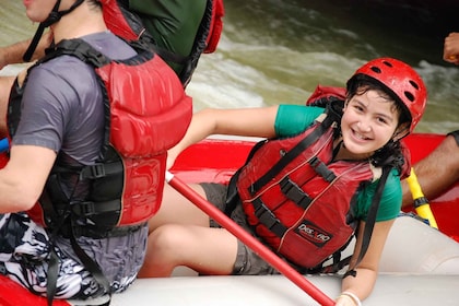 Kosta Rika Petualangan Arung Jeram Setengah Hari di Río Balsa