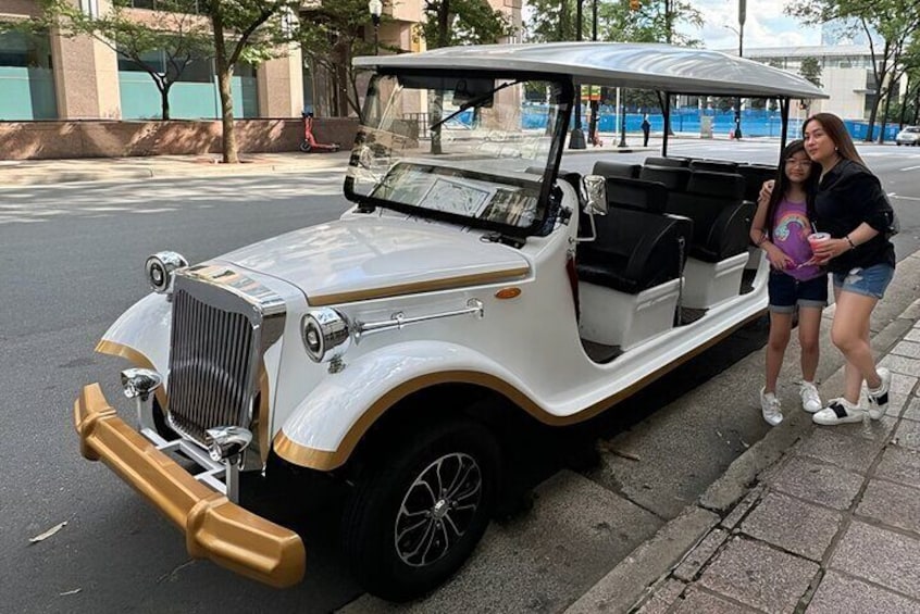 Charlotte: Historic Southern Elegance Guided Tour by Vintage Cart