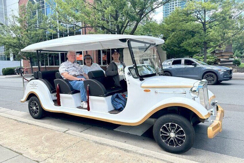 Charlotte: Guided City Tour by Classic Vintage Car