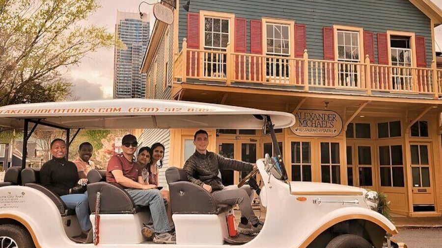 Charlotte:Historical Southern Elegance Guided Tour by Vintage Car
