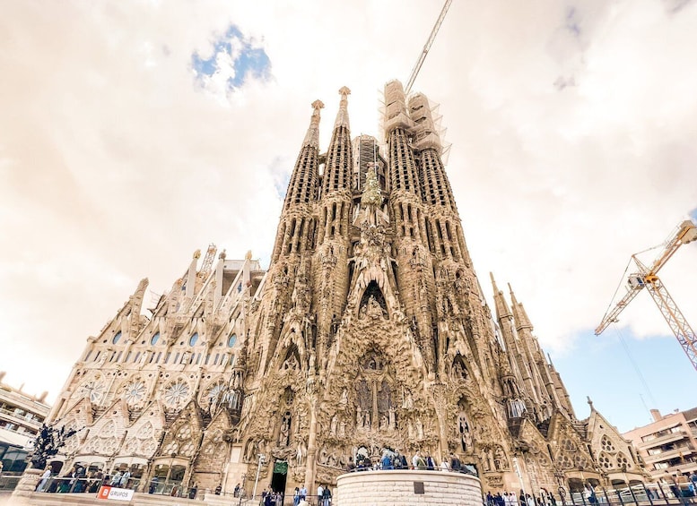 Picture 33 for Activity Barcelona: Park Güell & La Sagrada Familia Tickets and Tour