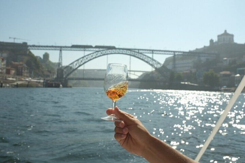 Porto: Douro River Boat Cruise with Port Wine and Snacks