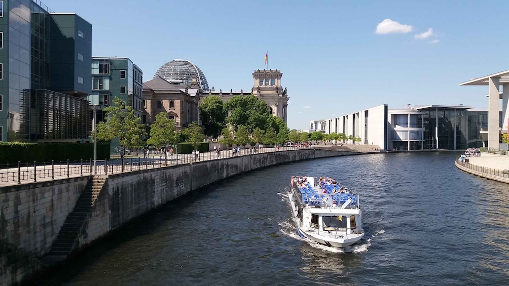 Picture 7 for Activity Berlin: Government District around the Reichstag Guided Tour