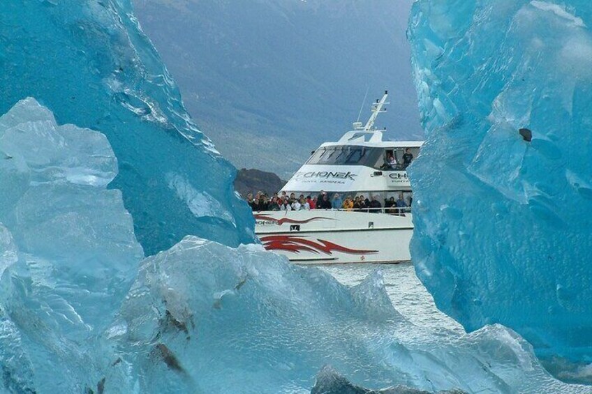 Navigation between icebergs.