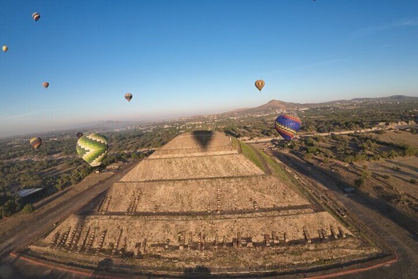 Hot Air Balloon Flight with Cave Breakfast and CDMX Pickup