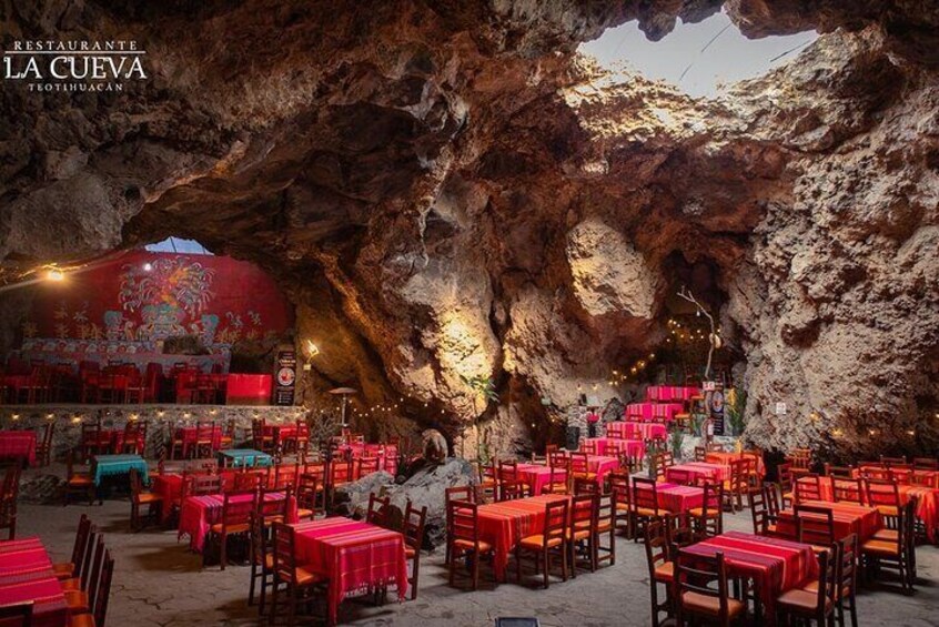 Balloon Flight + Cave Breakfast + Teotihuacan Tour + Pickup CDMX