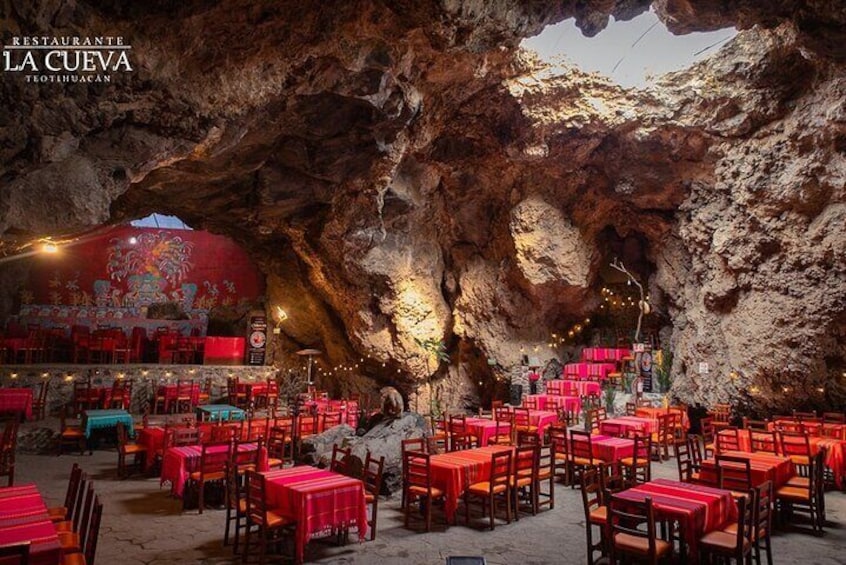 Balloon Flight + Cave Breakfast + Teotihuacan Tour + Pickup CDMX