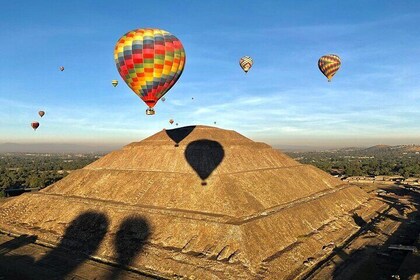 Balloon Flight + Cave Breakfast + Teotihuacan Tour + Pickup CDMX