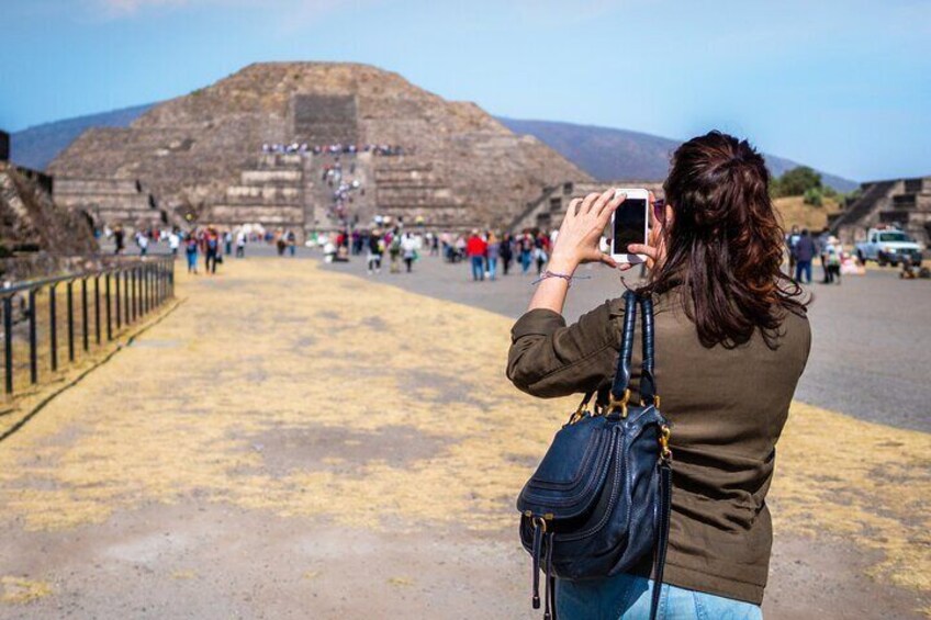 Balloon Flight + Cave Breakfast + Teotihuacan Tour + CDMX Pickup