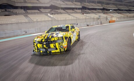 Promenade en taxi Chevrolet Drift sur le circuit de Yas Marina