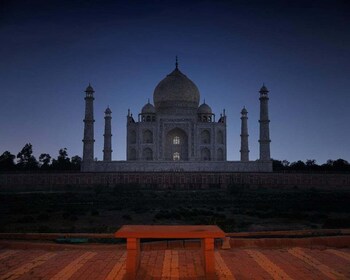 Tour notturno del Taj Mahal con luna piena da Delhi (tutto compreso)