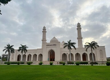 Historical Salalah City Tour with Culture, Food & Shopping