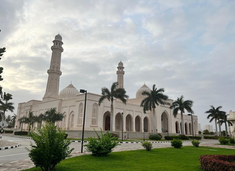 Picture 2 for Activity Historical Salalah City Tour with Culture, Food & Shopping