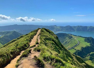 Ponta Delgada: Sete Cidades & Lagoa do Fogo Tour mit Mittagessen