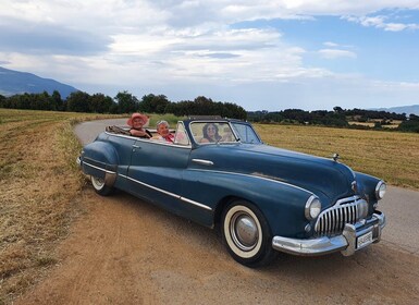 Tour di Barcellona e Montserrat in auto d'epoca