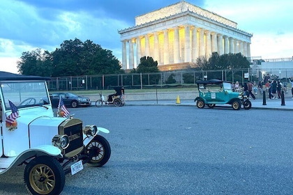 Washington DC Sightseeing Tour by Vintage Car Day & Night