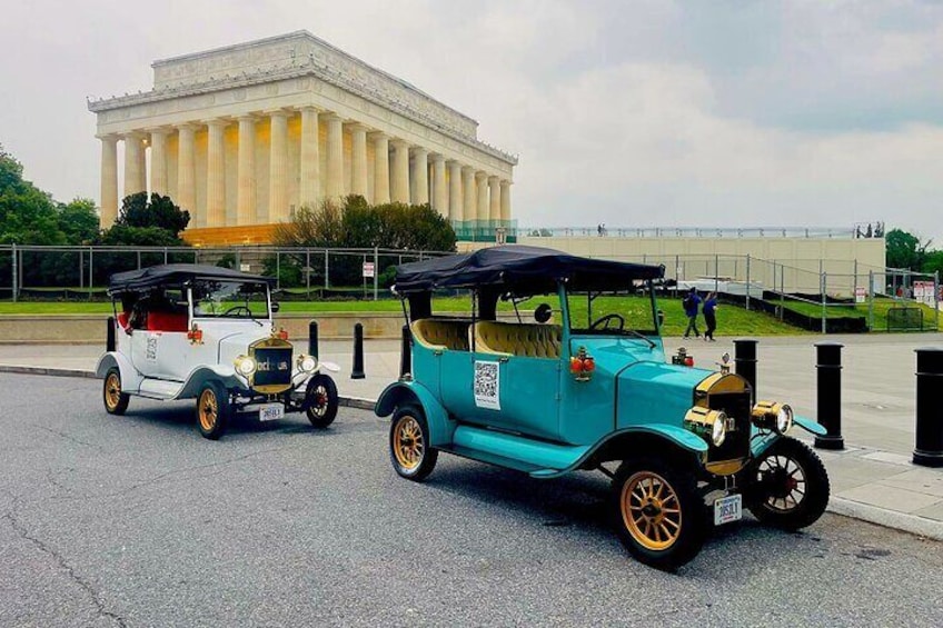 Washington DC Sightseeing Tour by Vintage Car Day & Night