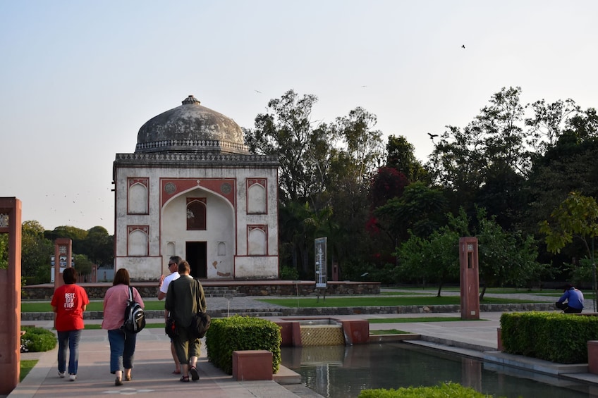 Hidden Gems of Delhi: Art, Culture & History Discovery Tour