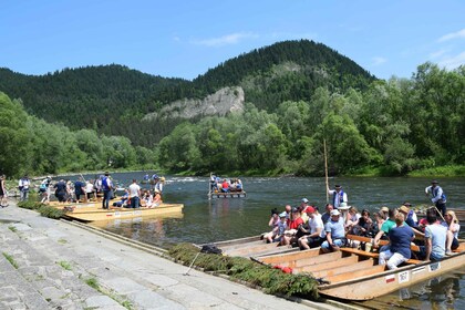 Från Krakow: Heldagsutflykt med forsränning och termiska bad i Dunajec