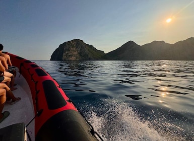 Alcudia: Sightseeing, Sea Caves & Snorkel Boat Adventure