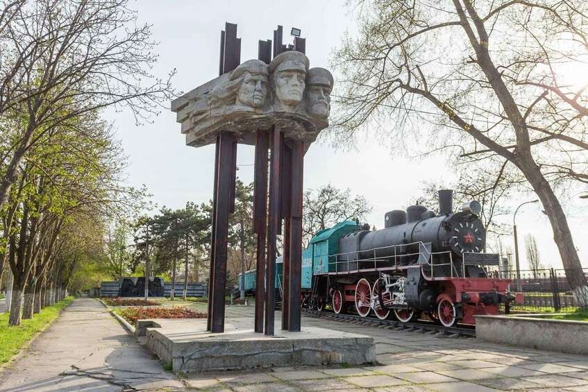Picture 6 for Activity Chisinau:Transnistria Soviet Era& Castle Mimi Winery by car