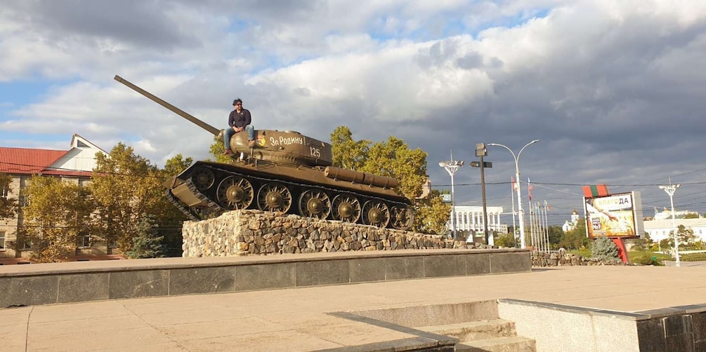 Picture 5 for Activity Chisinau:Transnistria Soviet Era& Castle Mimi Winery by car