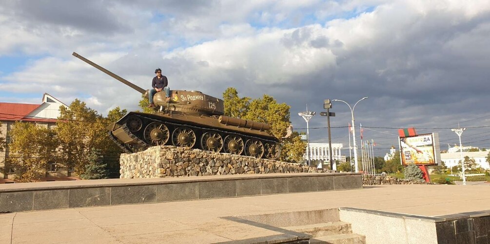 Picture 5 for Activity Chisinau:Transnistria Soviet Era& Castle Mimi Winery by car