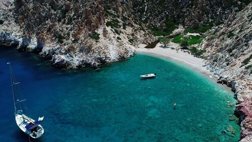 Fra Sifnos: Kimolos og Poliegos-tur med svømming