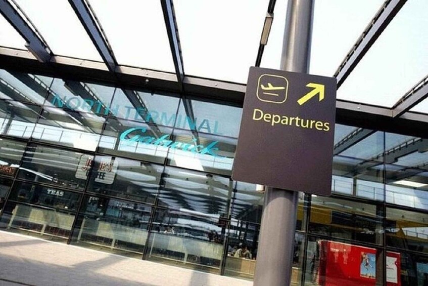 Picture 1 for Activity Heathrow Airport – Gatwick Airport or vv 1-2 Pax