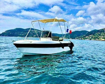 Cannes: Boat trip without a licence to the Lerins Islands