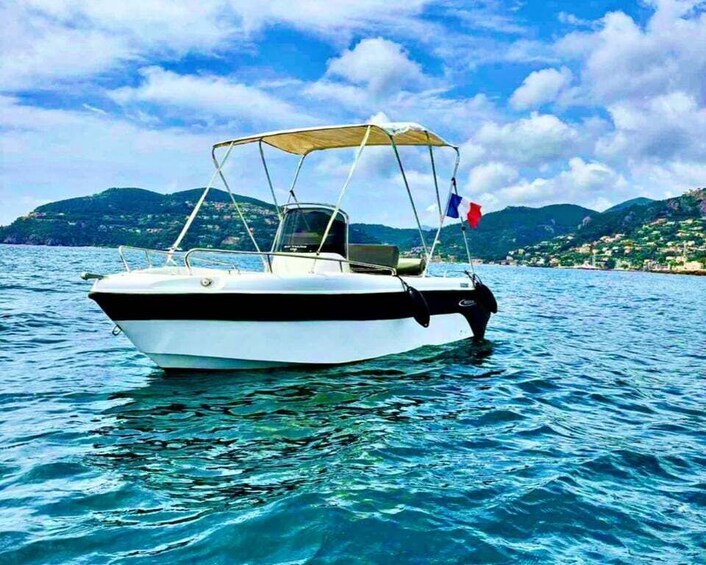 Cannes: Boat trip without a license to the Lerins Islands