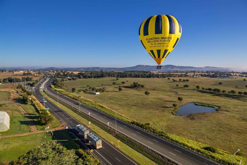 Picture 2 for Activity Brisbane Region Scenic City & Country Hot Air Balloon Flight