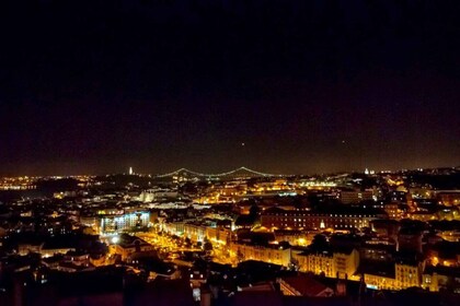 Lisbonne : Spectacle de fado authentique, dîner et visite nocturne